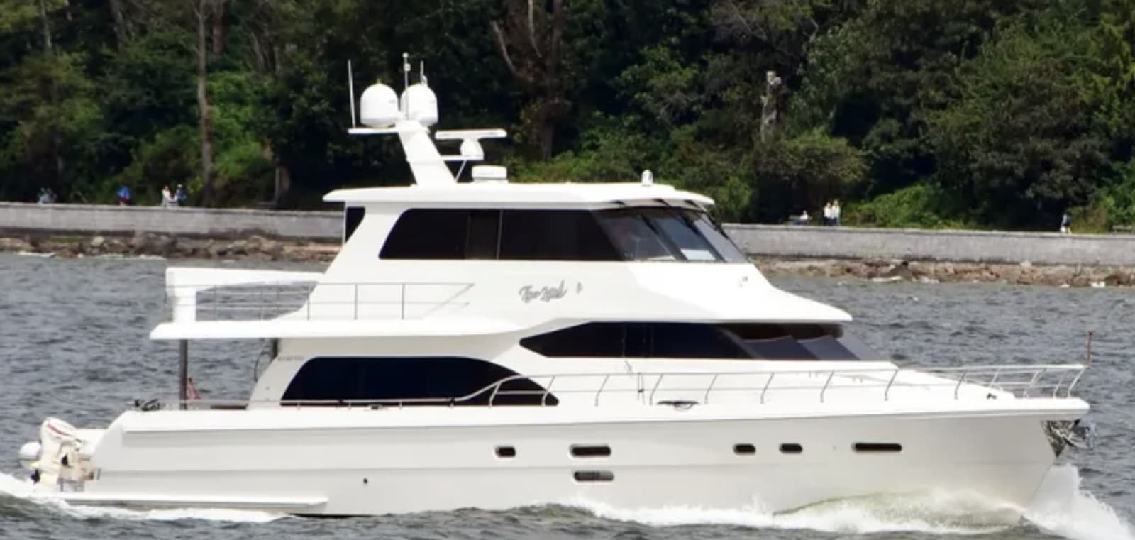 2014 Hampton 760 Sky Lounge Motor Yachts - Photo 4