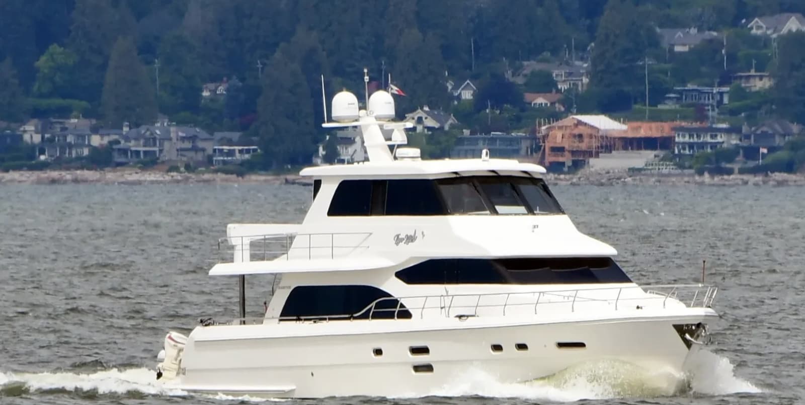 2014 Hampton 760 Sky Lounge Motor Yachts - Photo 2