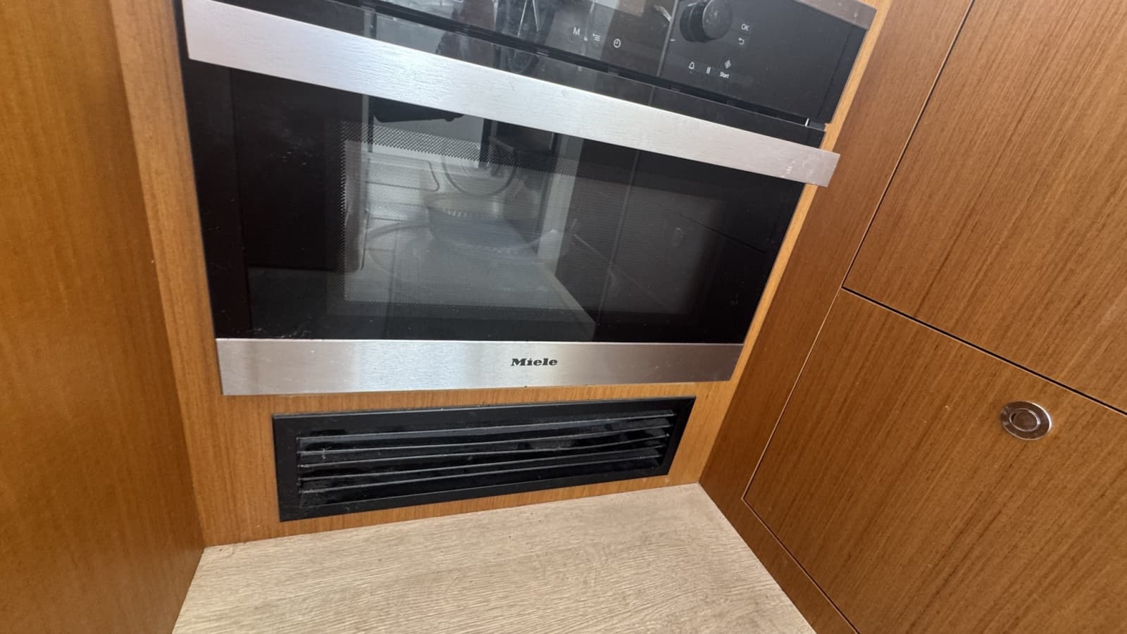 2022 Beneteau Swift Trawler 35 - Photo 20