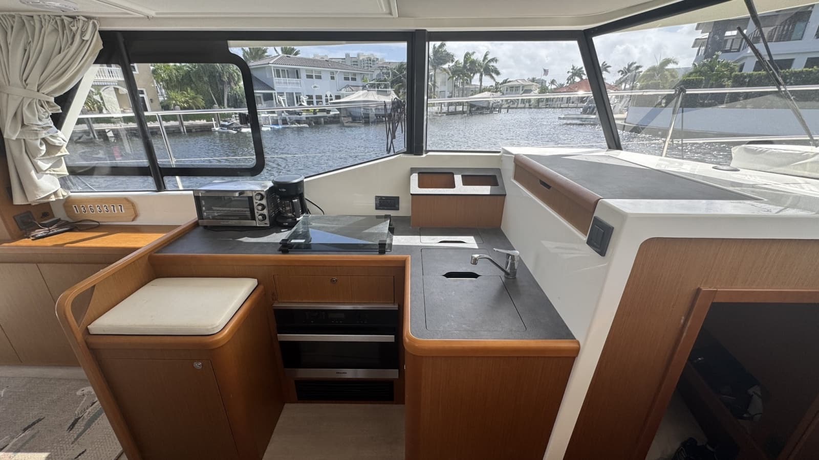 2022 Beneteau Swift Trawler 35 - Photo 19