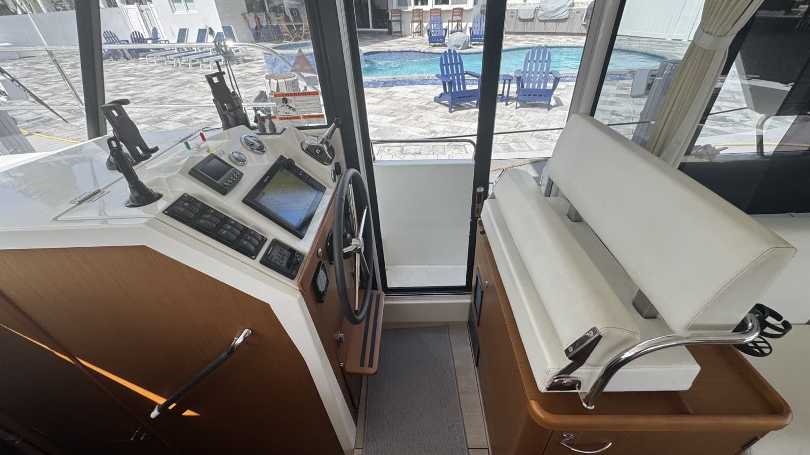 2022 Beneteau Swift Trawler 35 - Photo 11