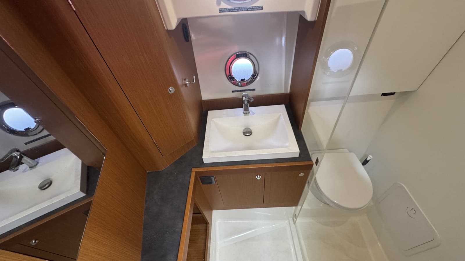 2022 Beneteau Swift Trawler 35 - Photo 26