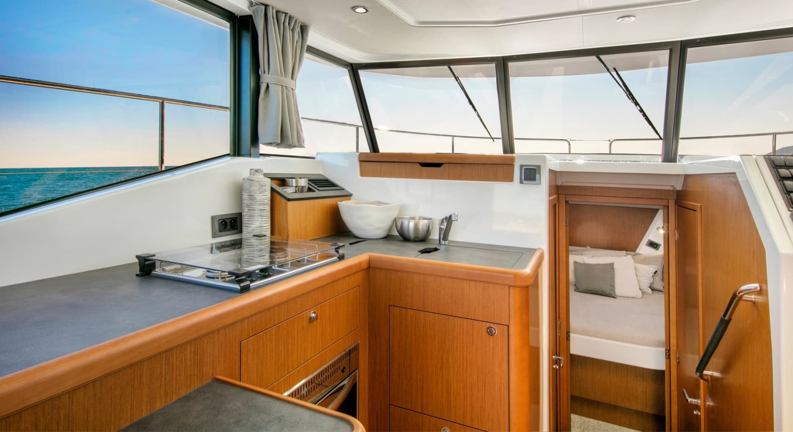 2022 Beneteau Swift Trawler 35 - Photo 51