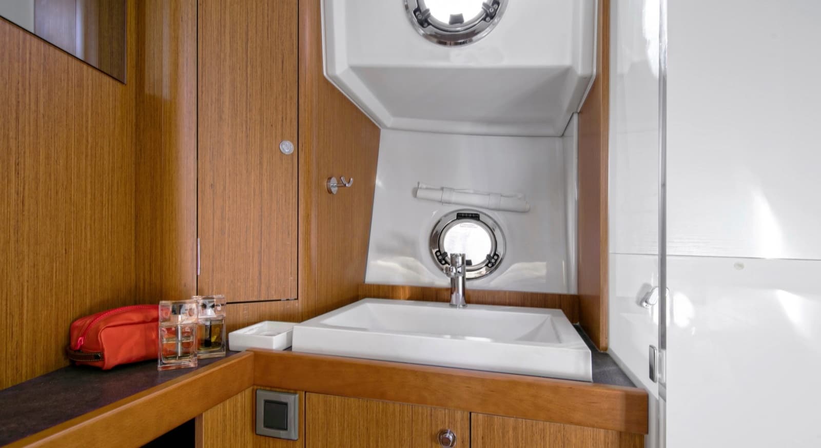 2022 Beneteau Swift Trawler 35 - Photo 54