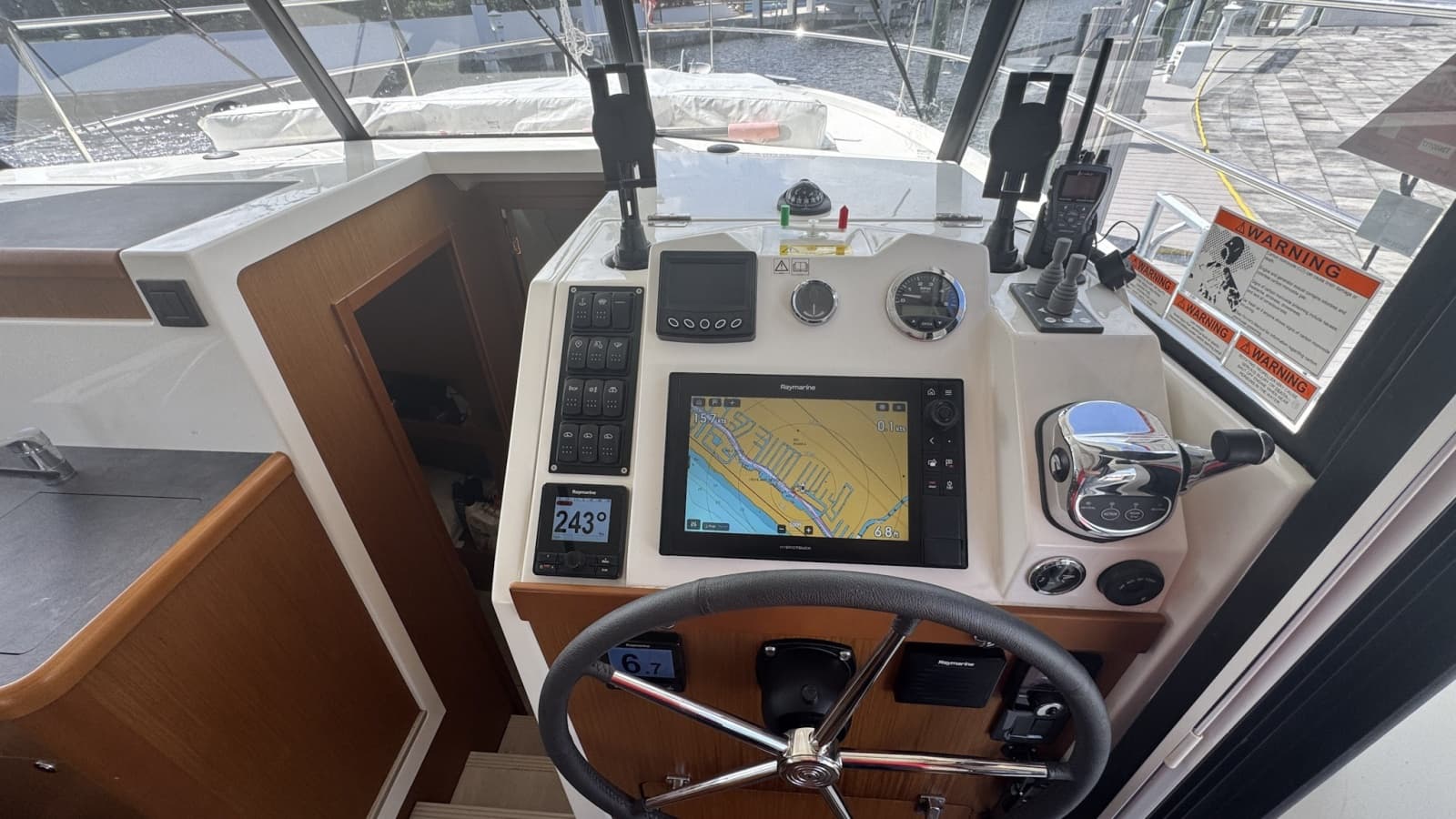 2022 Beneteau Swift Trawler 35 - Photo 12