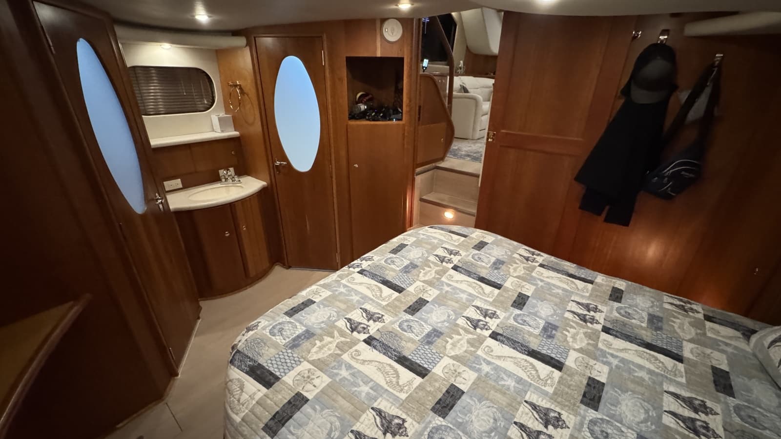 2002 Silverton 43 Motor Yacht - Photo 36