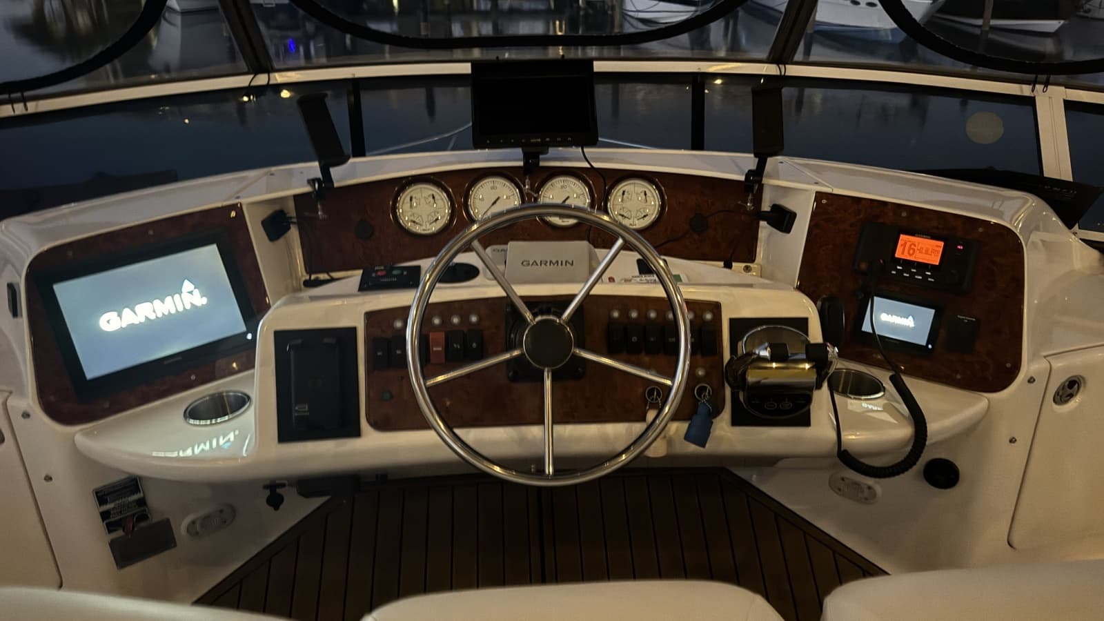 2002 Silverton 43 Motor Yacht - Photo 6