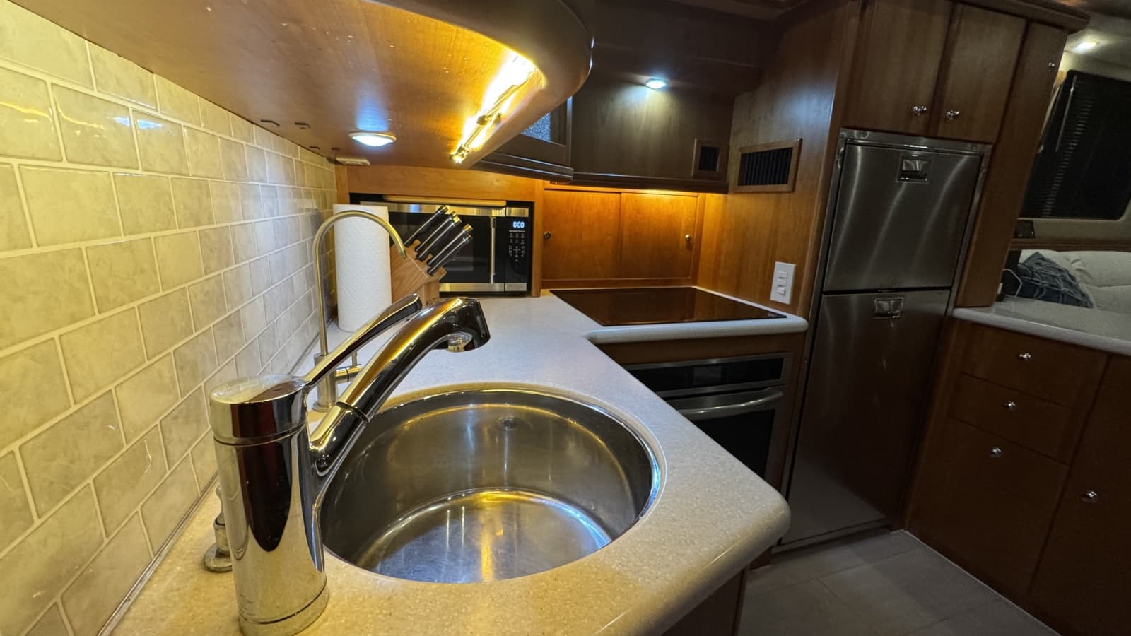 2002 Silverton 43 Motor Yacht - Photo 29
