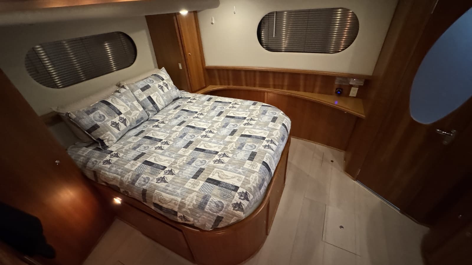 2002 Silverton 43 Motor Yacht - Photo 37