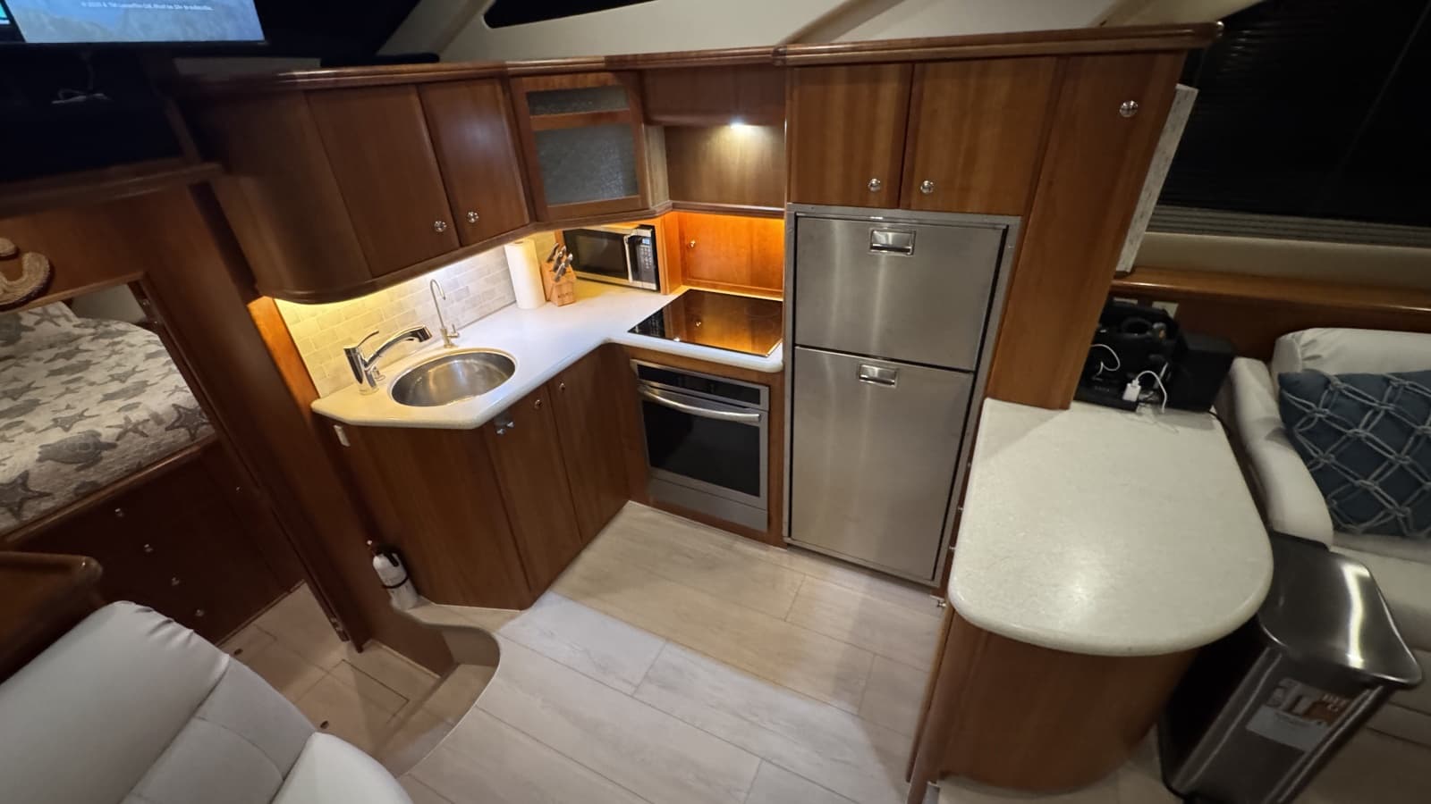 2002 Silverton 43 Motor Yacht - Photo 31