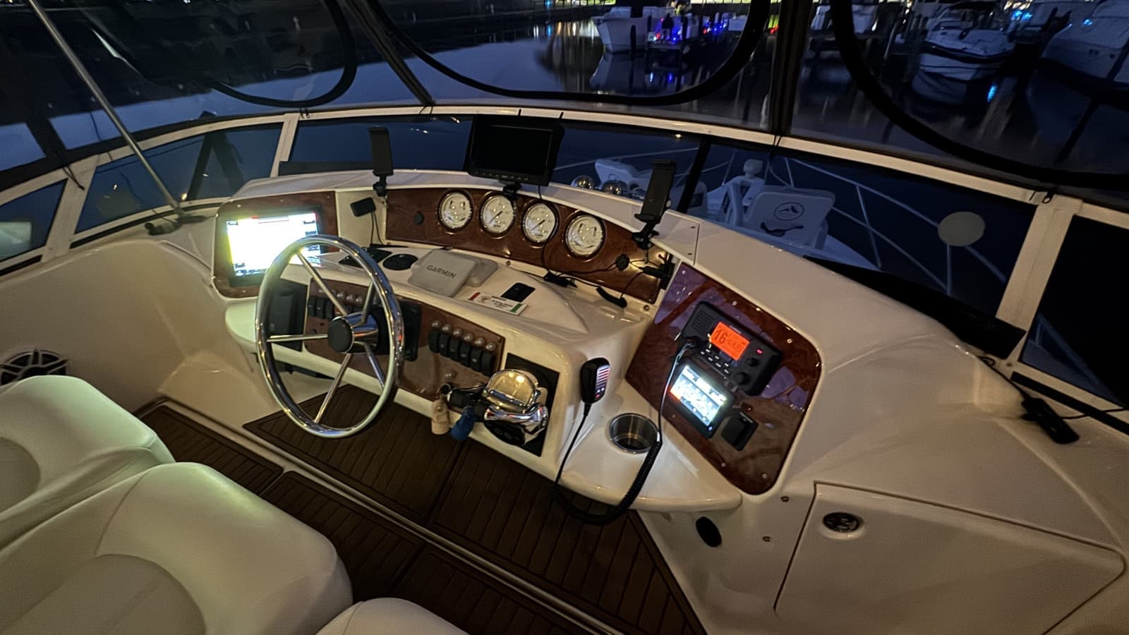 2002 Silverton 43 Motor Yacht - Photo 8