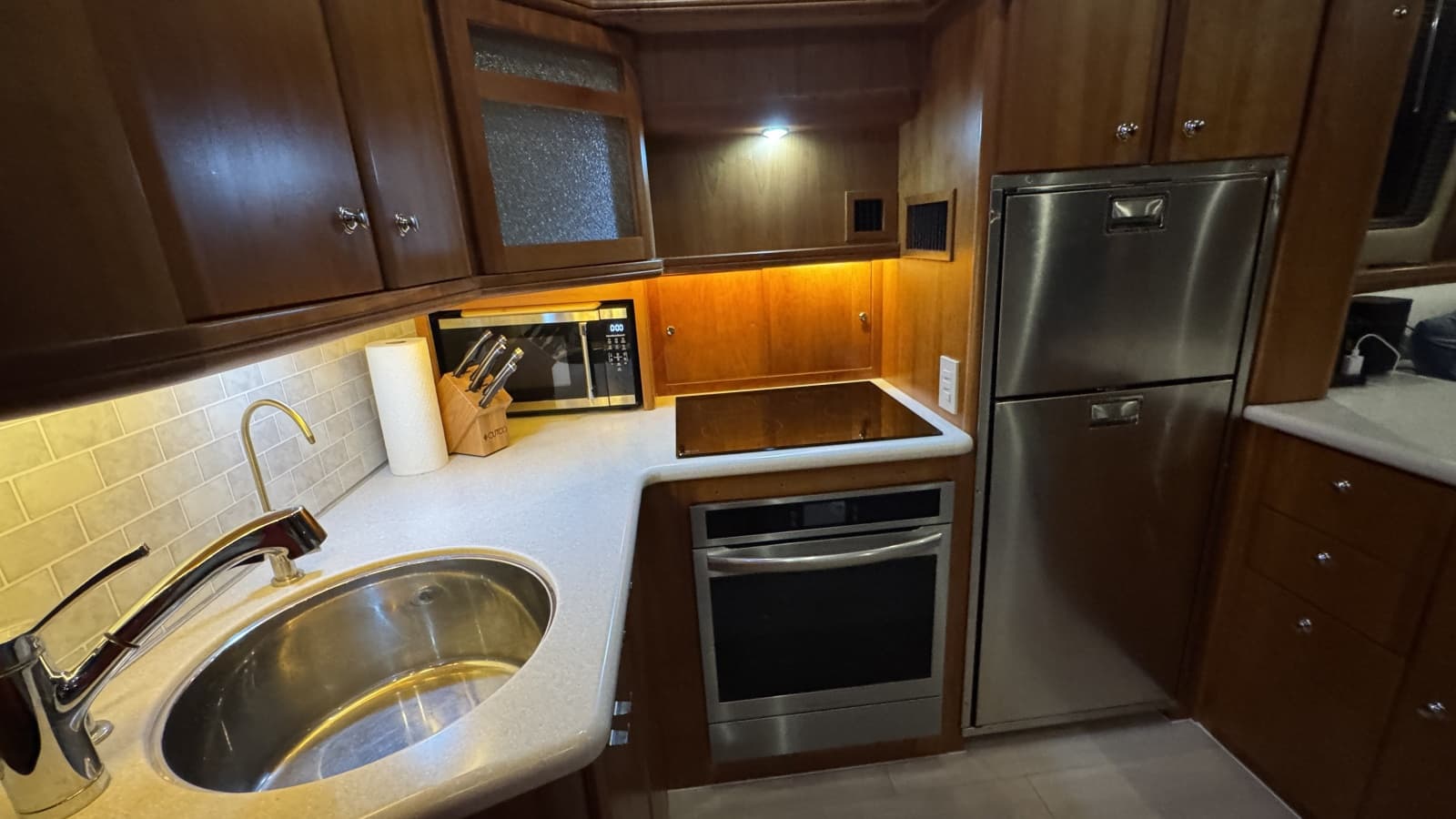 2002 Silverton 43 Motor Yacht - Photo 30