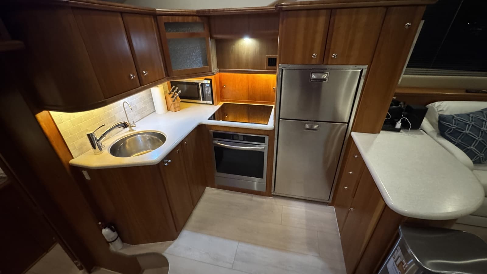 2002 Silverton 43 Motor Yacht - Photo 35
