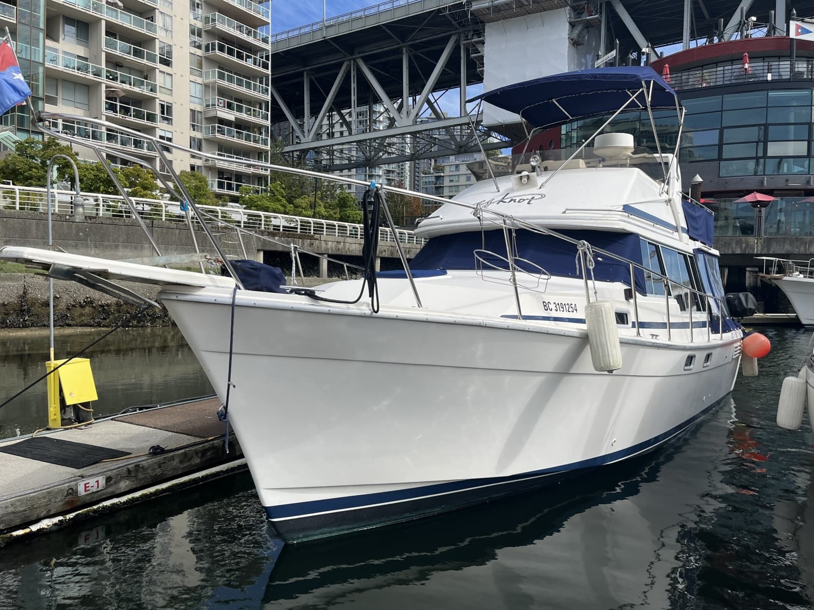1987 Bayliner 3270 Motoryacht - Photo 1