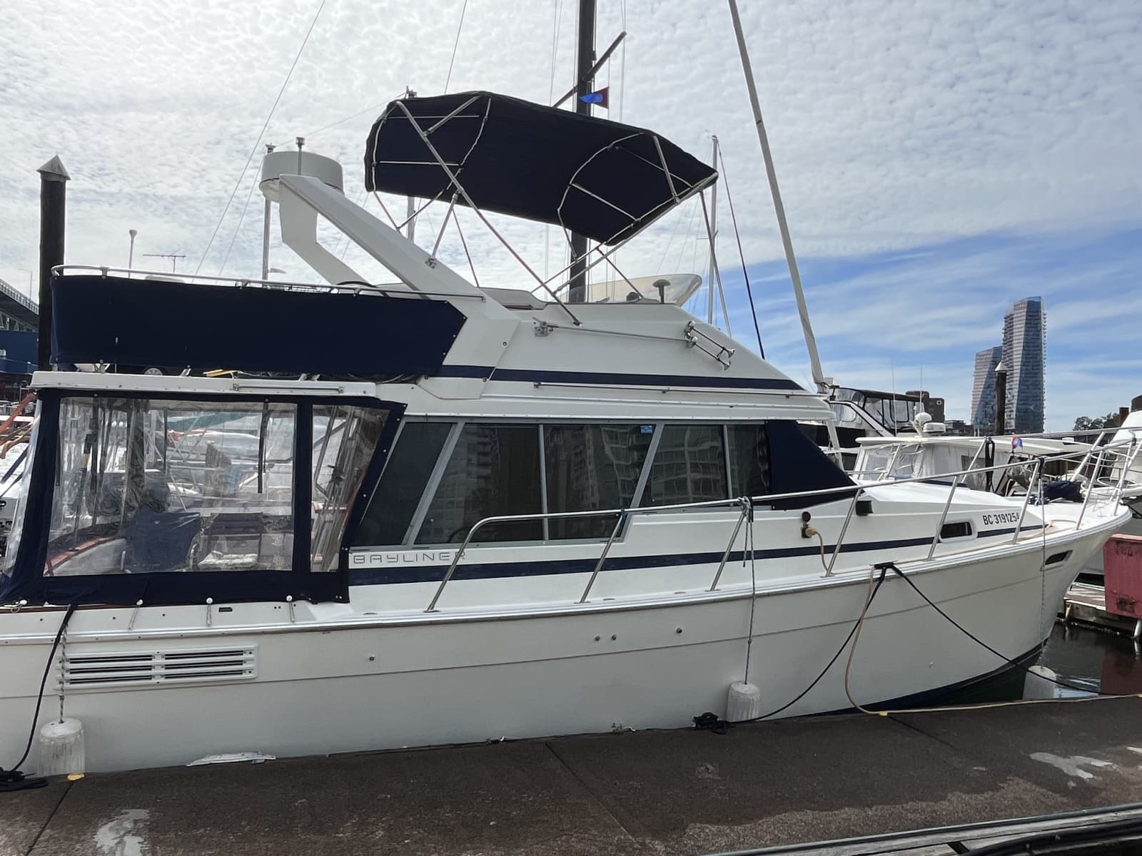 1987 Bayliner 3270 Motoryacht - Photo 5