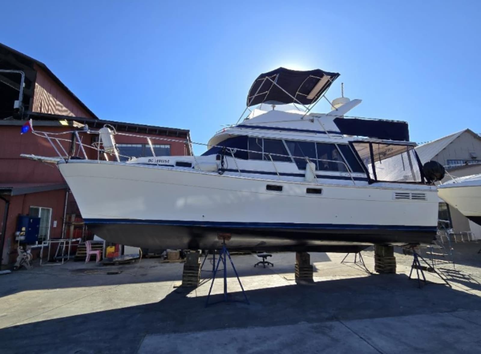 1987 Bayliner 3270 Motoryacht - Photo 2