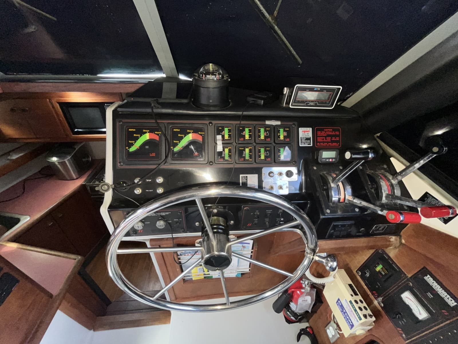 1987 Bayliner 3270 Motoryacht - Photo 9