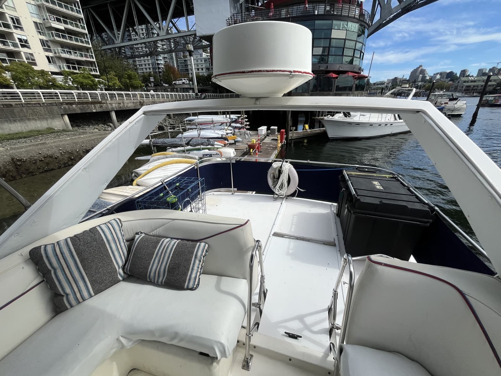 1987 Bayliner 3270 Motoryacht - Photo 7