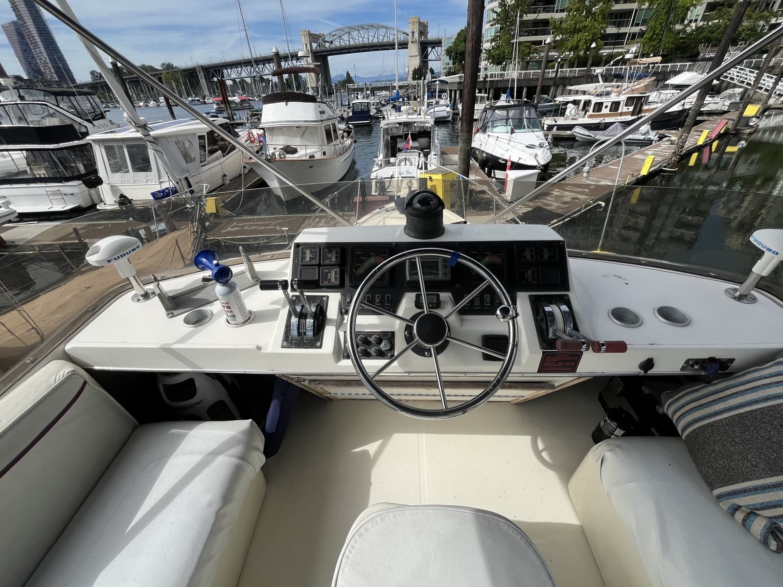 1987 Bayliner 3270 Motoryacht - Photo 8