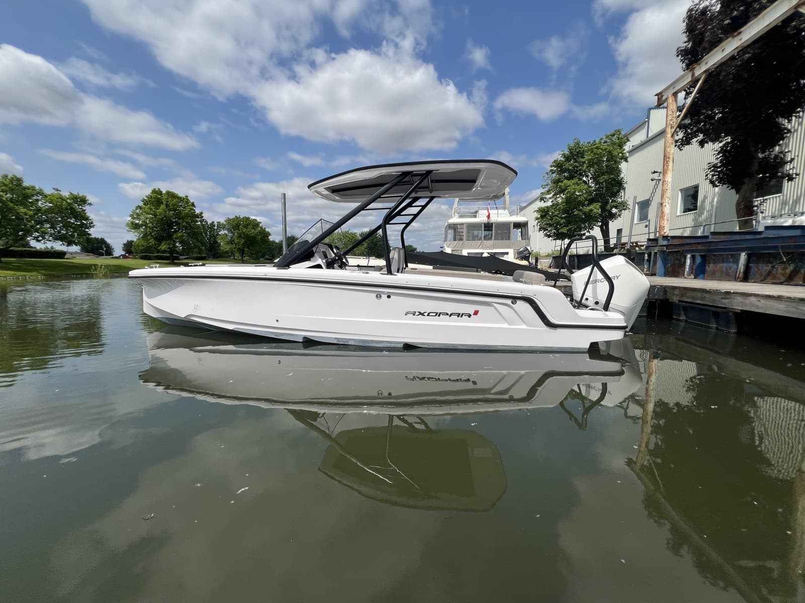 2024 Axopar 22 T-Top - Photo 19