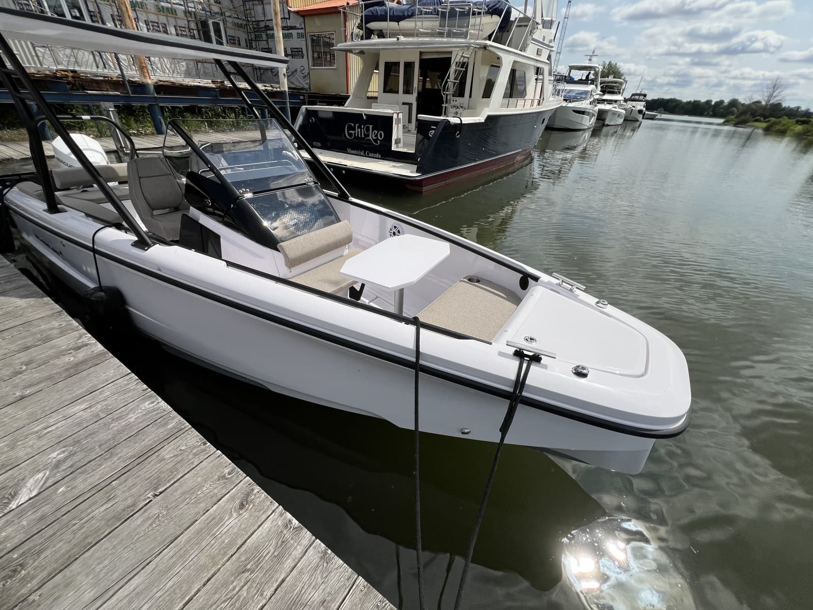 2024 Axopar 22 T-Top - Photo 6