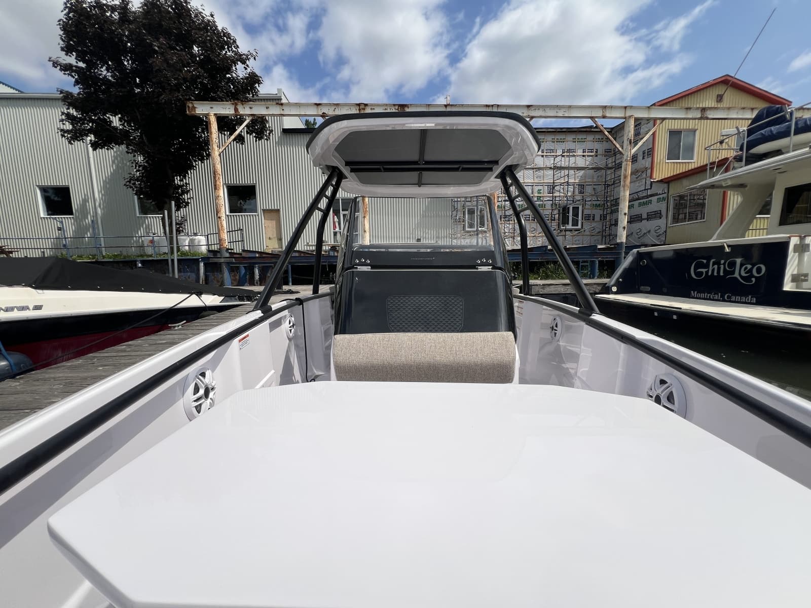 2024 Axopar 22 T-Top - Photo 17