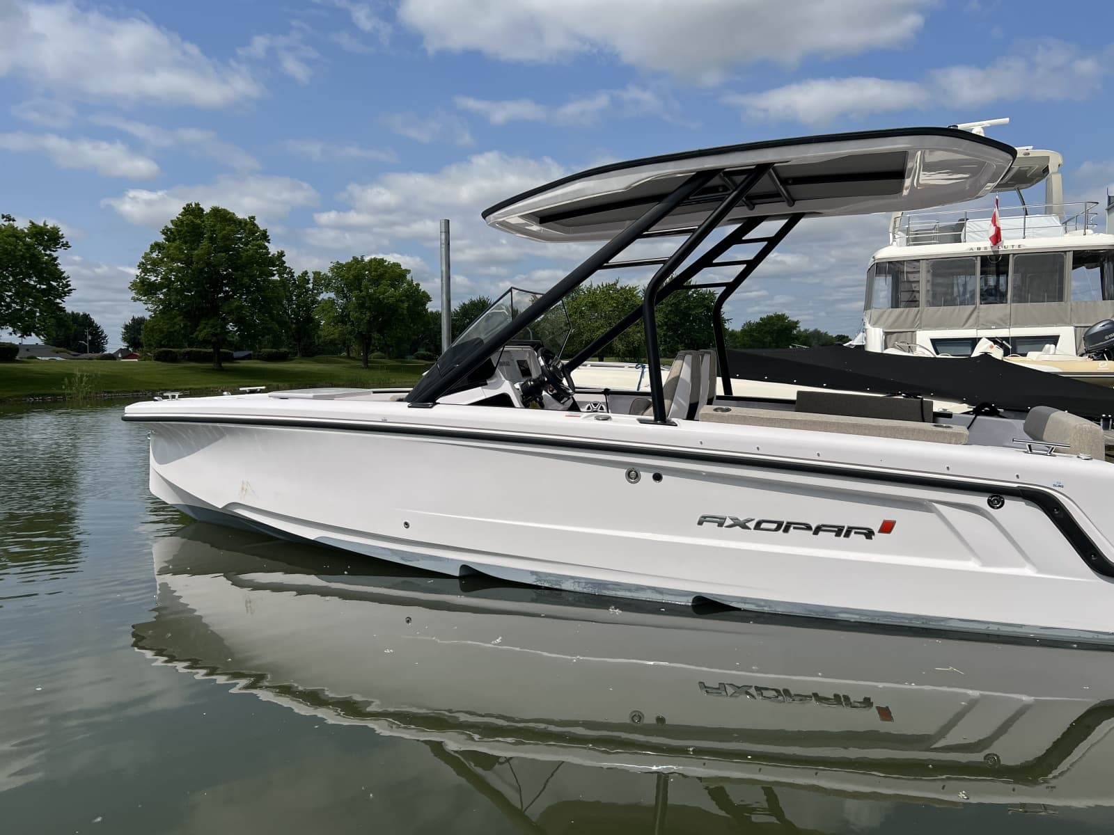 2024 Axopar 22 T-Top - Photo 14