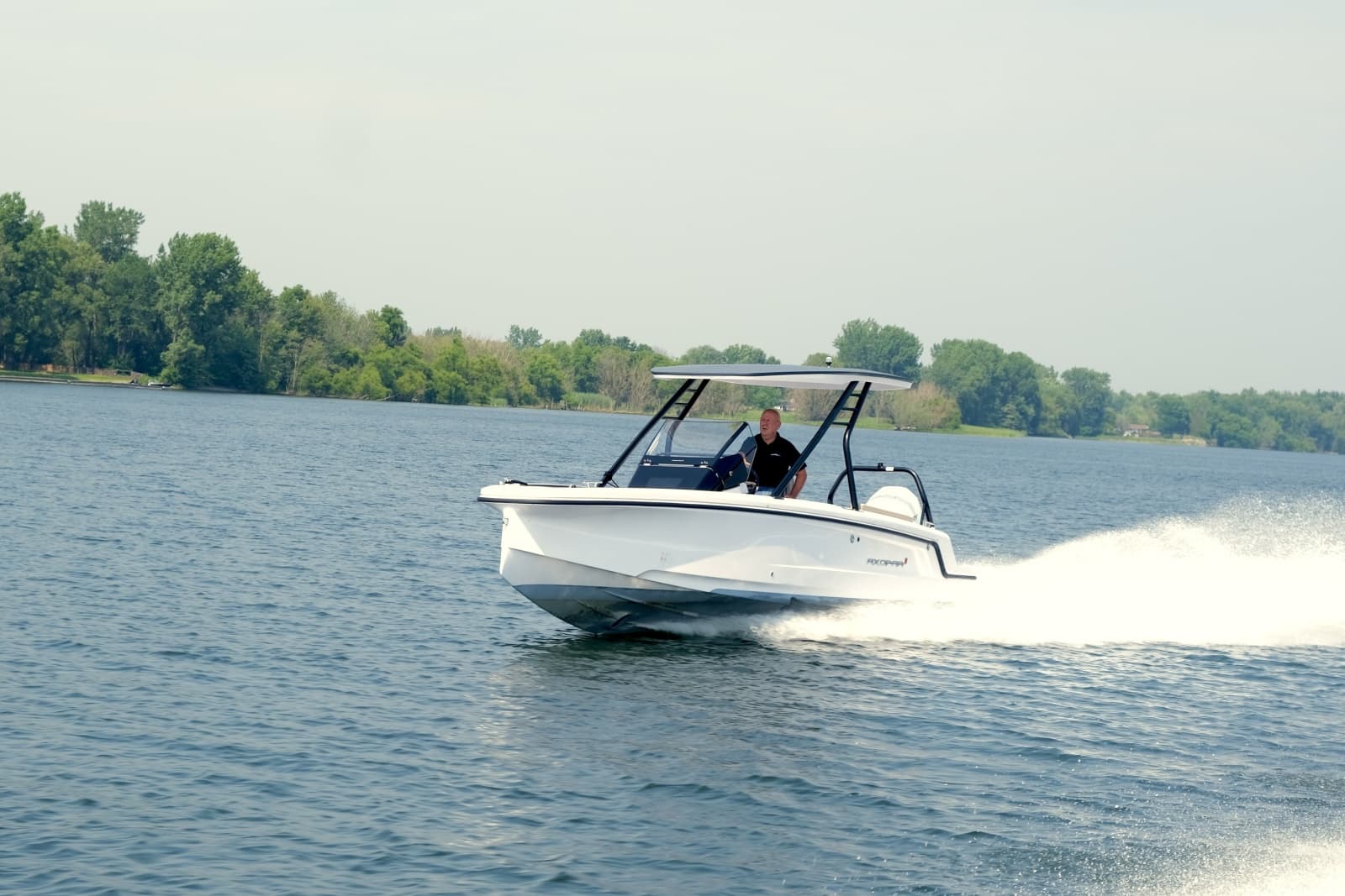 2024 Axopar 22 T-Top - Photo 2