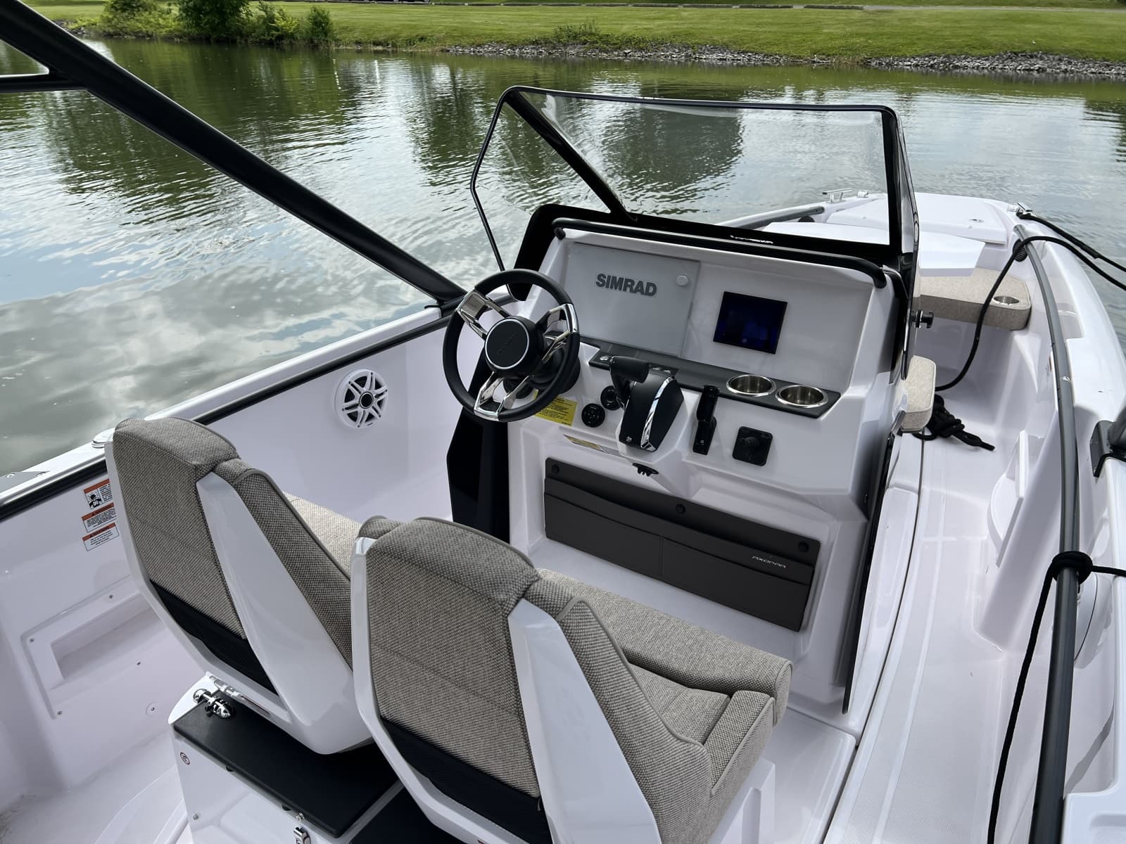 2024 Axopar 22 T-Top - Photo 10