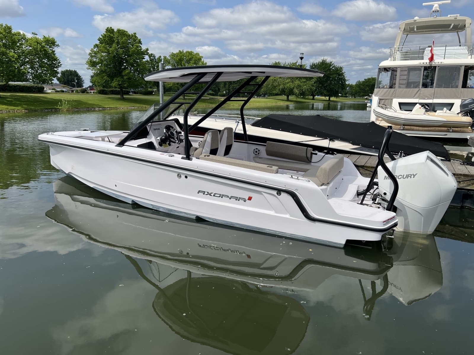 2024 Axopar 22 T-Top - Photo 3