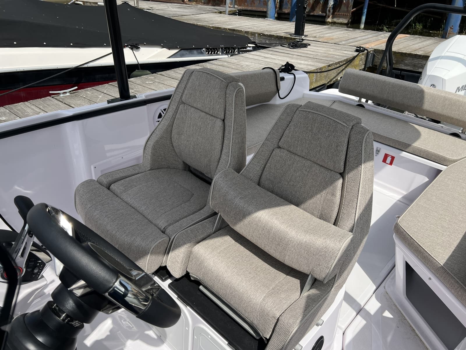 2024 Axopar 22 T-Top - Photo 9