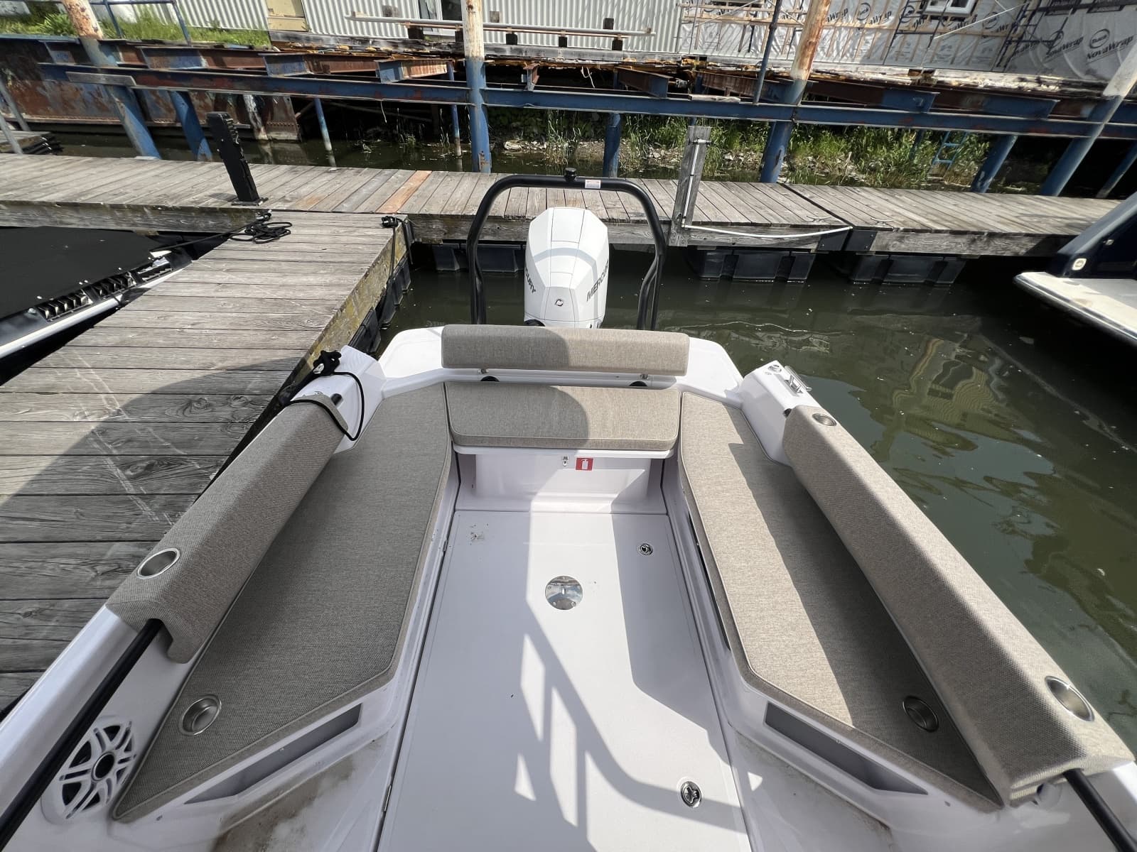 2024 Axopar 22 T-Top - Photo 15