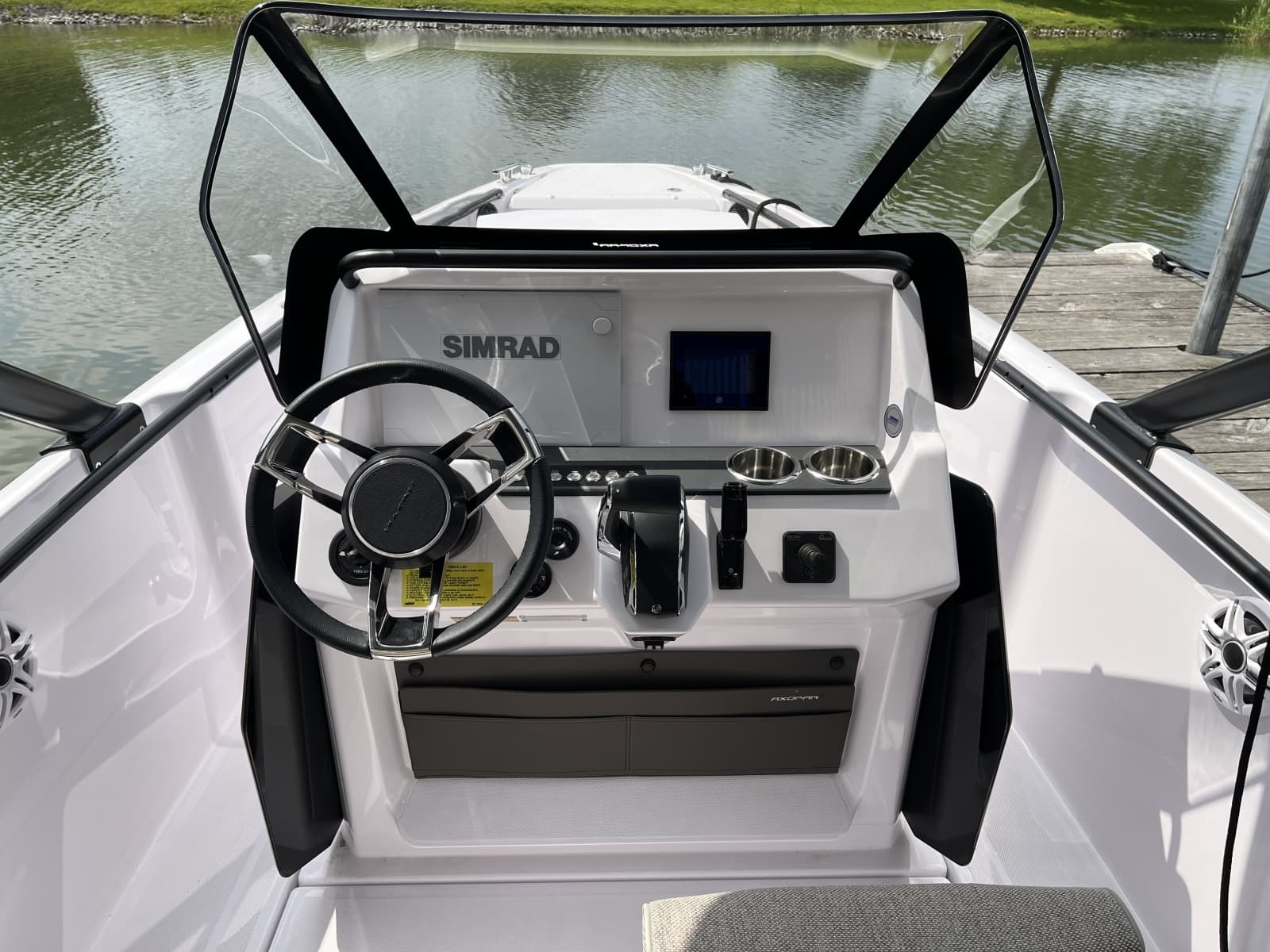 2024 Axopar 22 T-Top - Photo 11