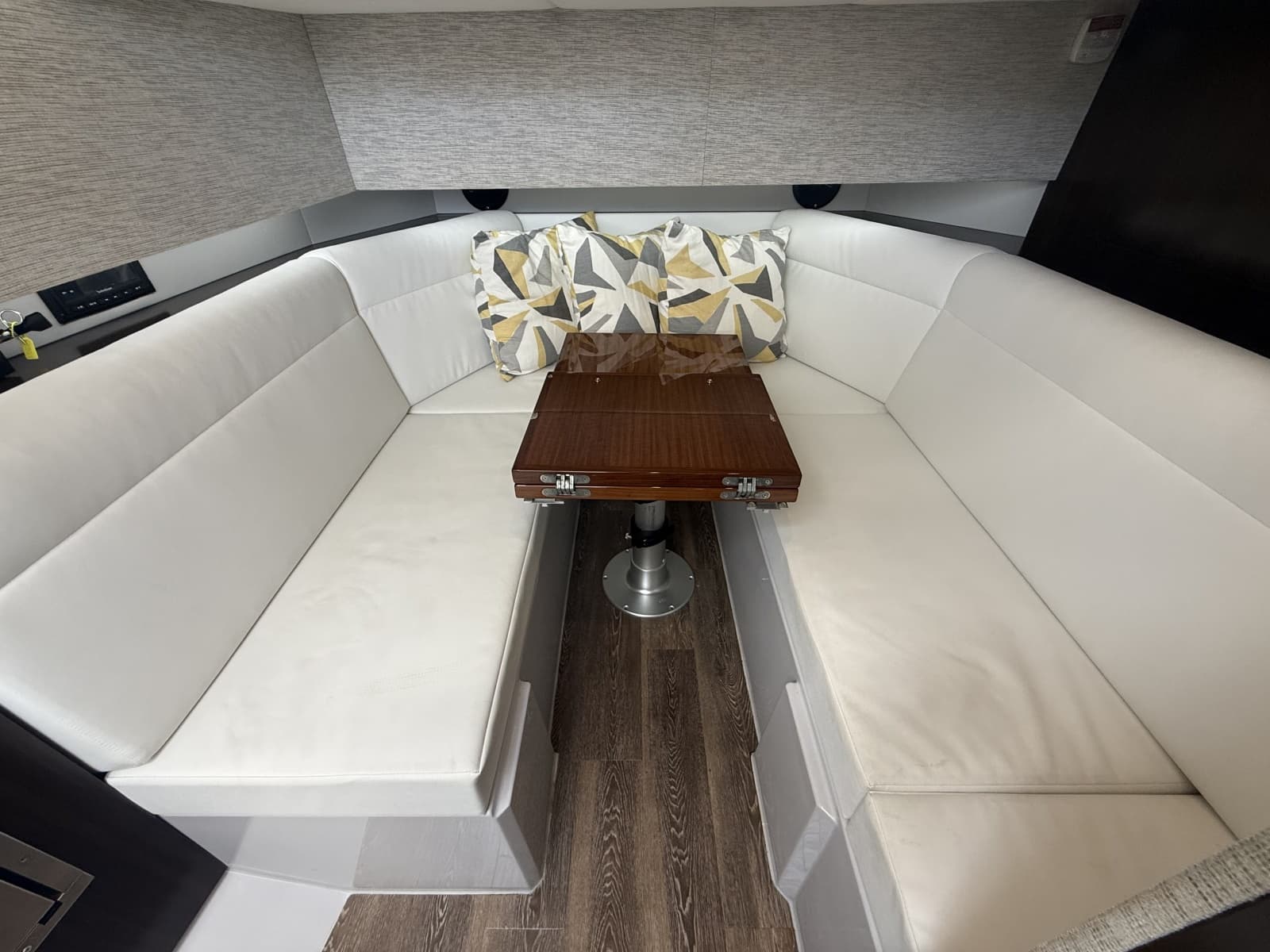2021 Cruisers Yachts 42 GLS OB - Photo 29