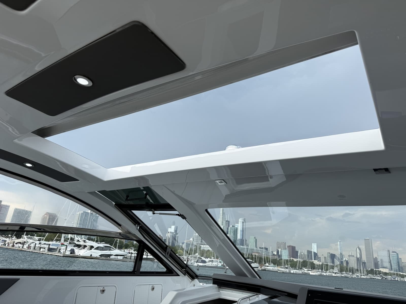 2021 Cruisers Yachts 42 GLS OB - Photo 23