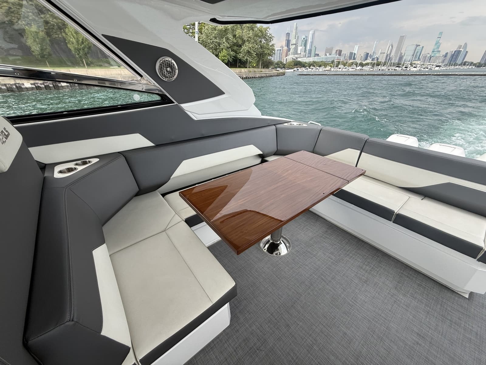 2021 Cruisers Yachts 42 GLS OB - Photo 14