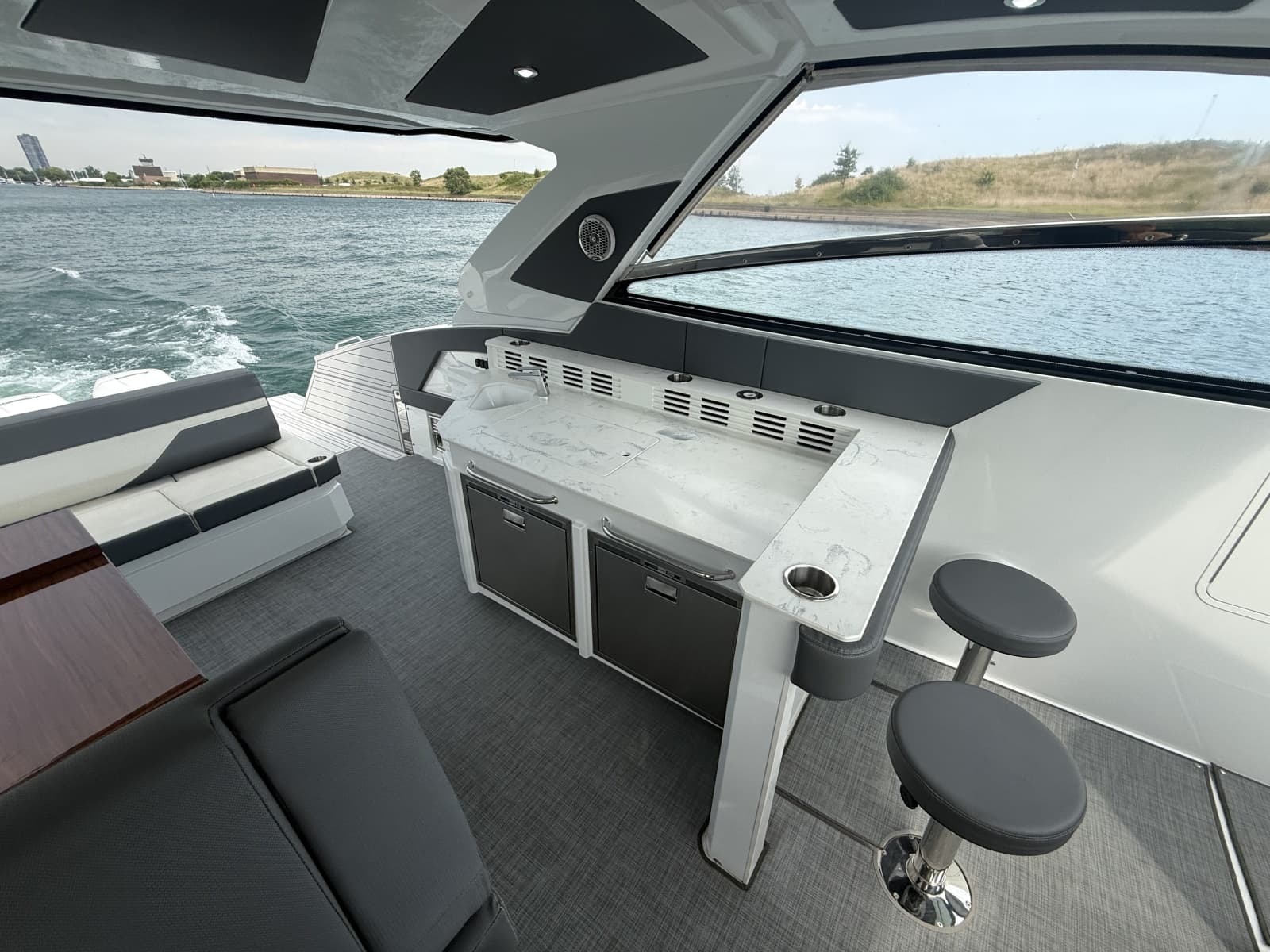 2021 Cruisers Yachts 42 GLS OB - Photo 12