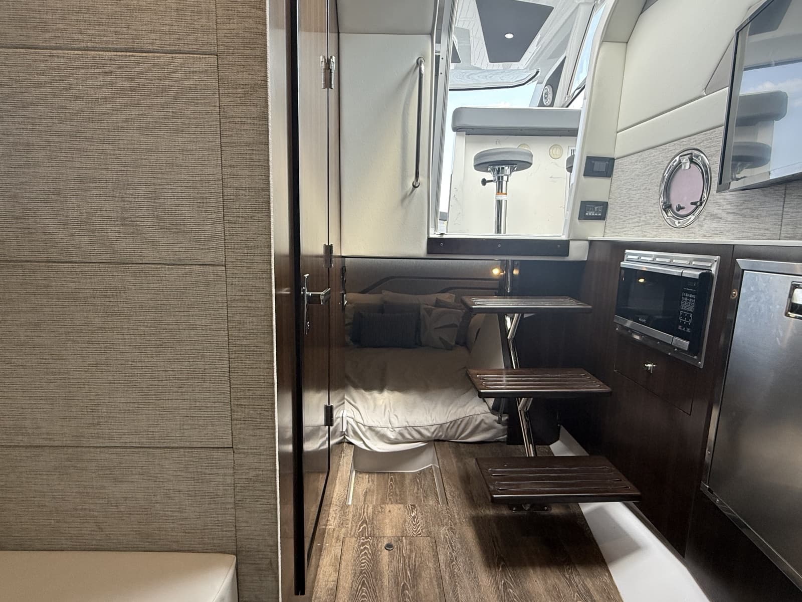 2021 Cruisers Yachts 42 GLS OB - Photo 33