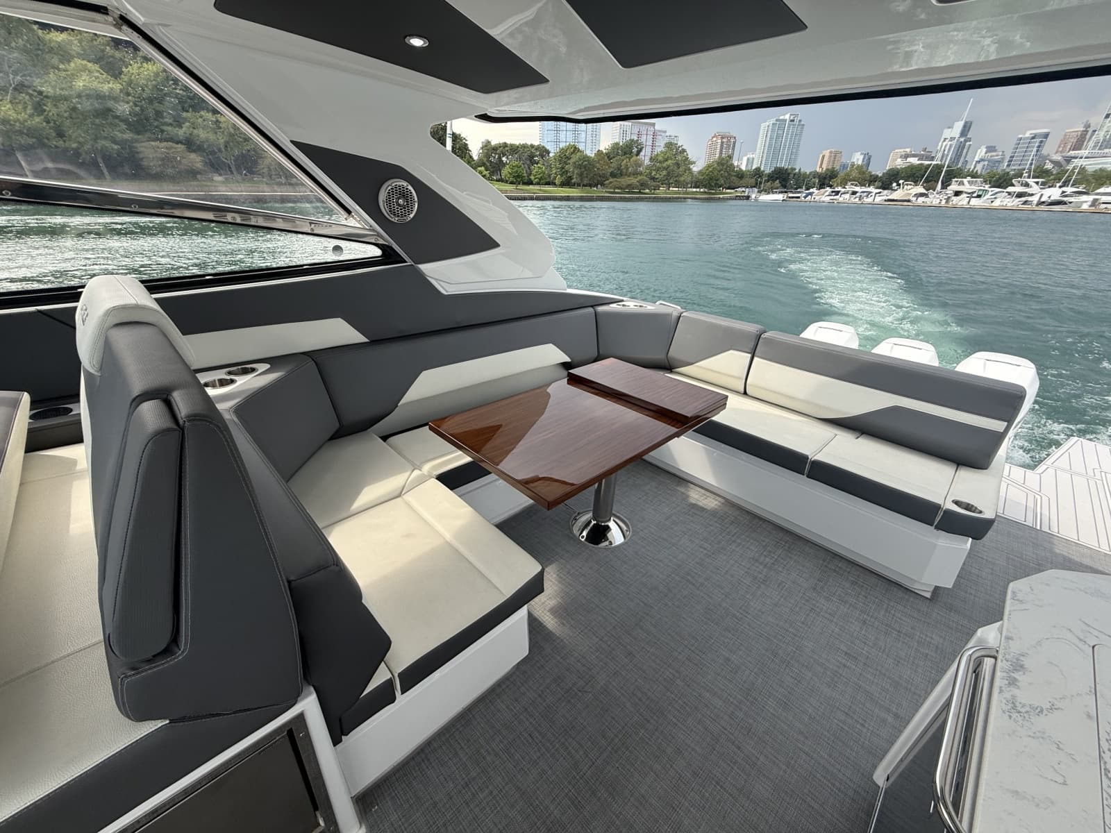 2021 Cruisers Yachts 42 GLS OB - Photo 11