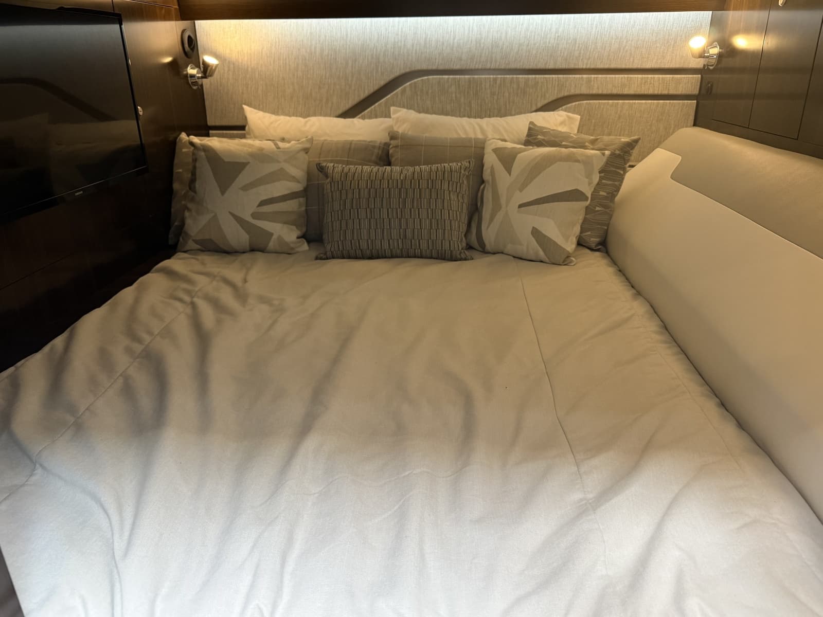 2021 Cruisers Yachts 42 GLS OB - Photo 35