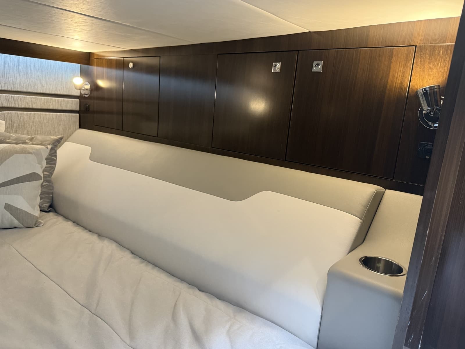 2021 Cruisers Yachts 42 GLS OB - Photo 37