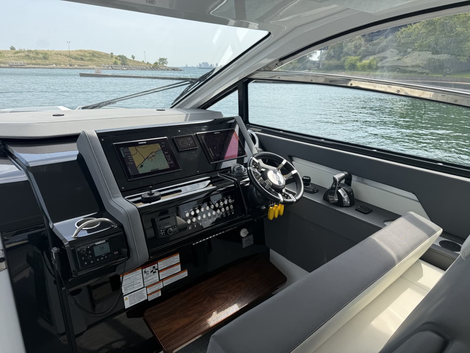 2021 Cruisers Yachts 42 GLS OB - Photo 20