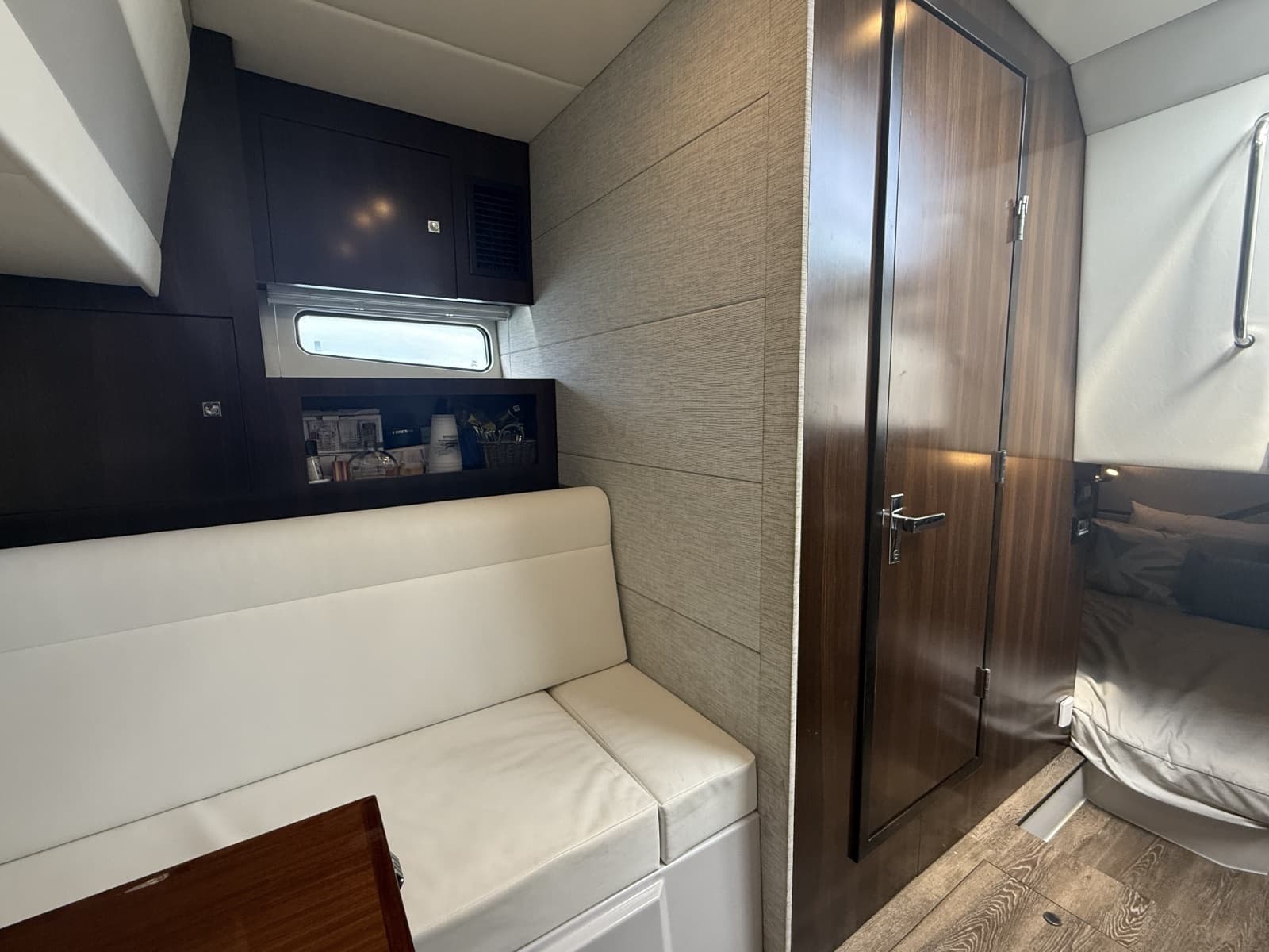 2021 Cruisers Yachts 42 GLS OB - Photo 34