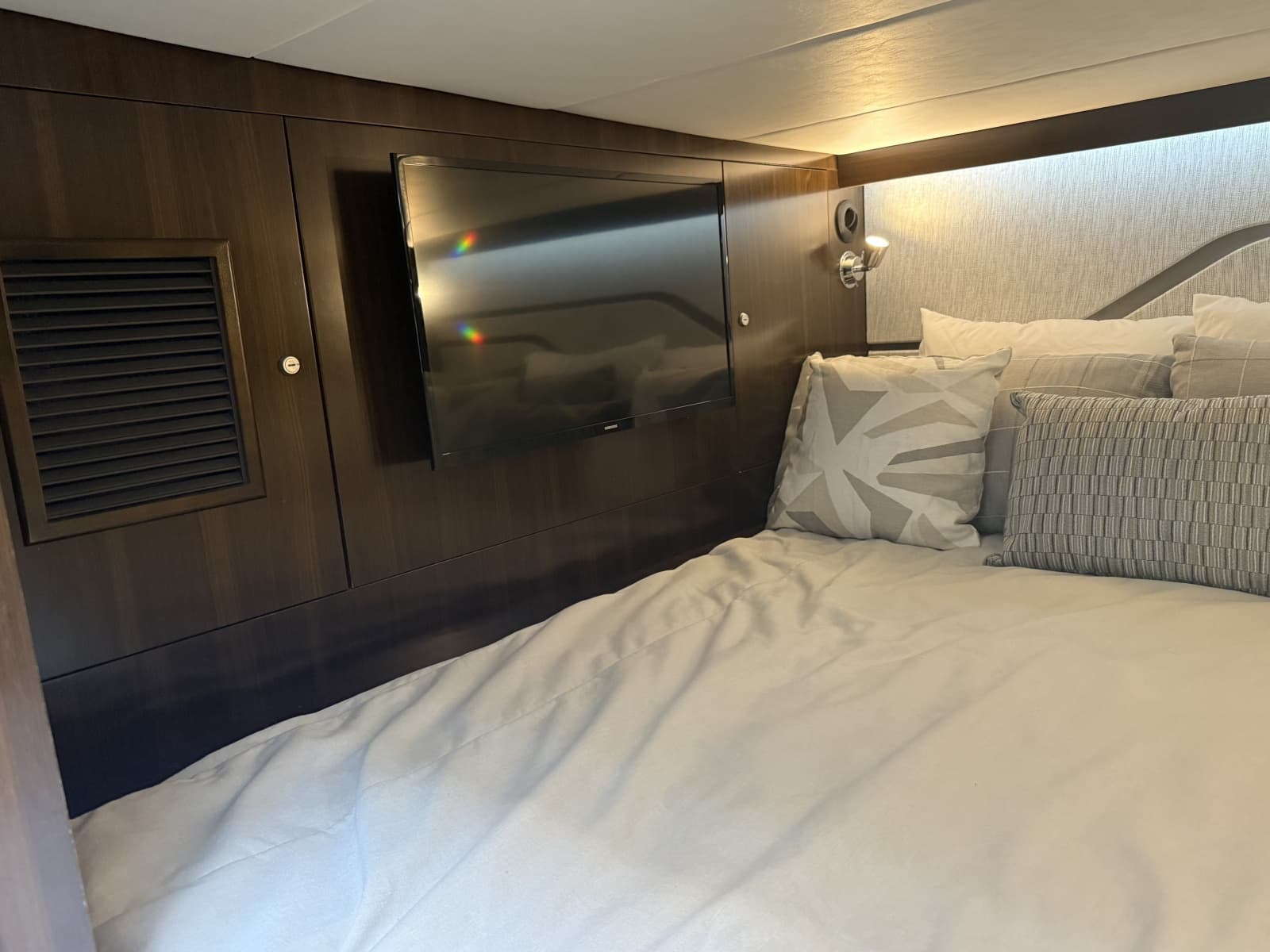 2021 Cruisers Yachts 42 GLS OB - Photo 36
