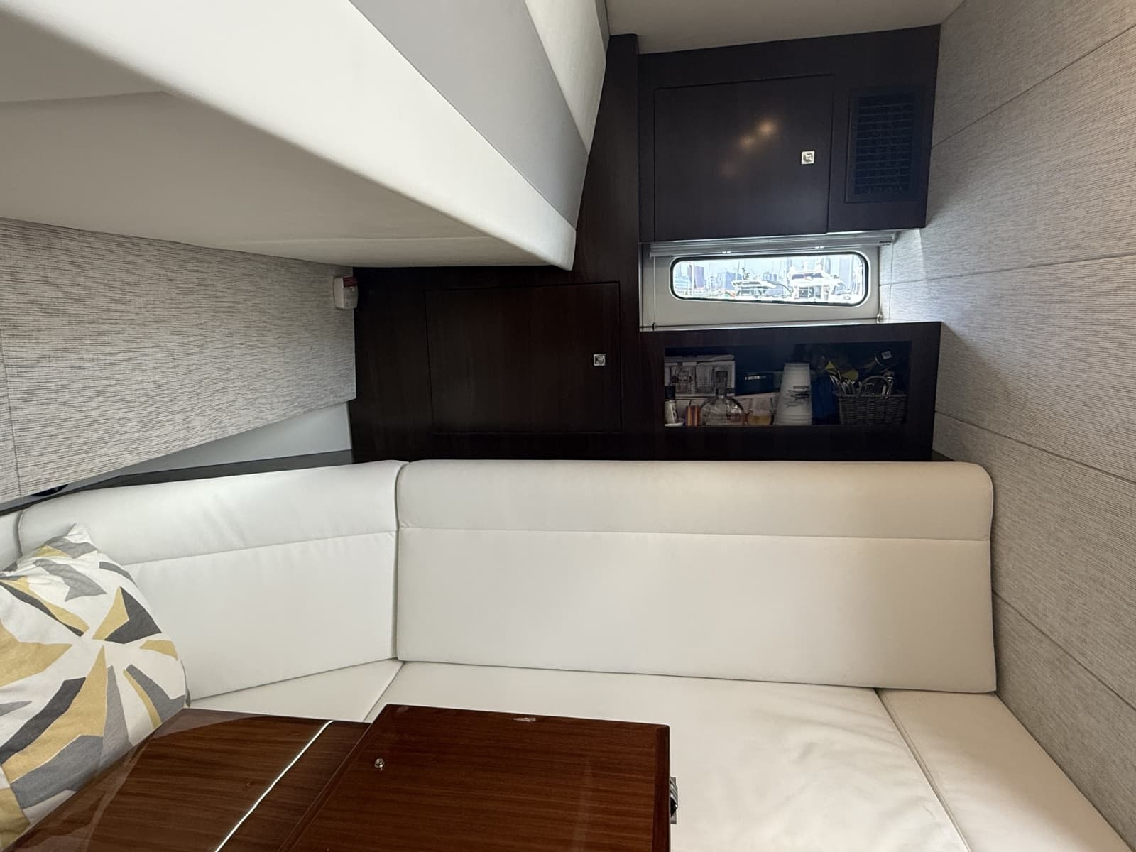2021 Cruisers Yachts 42 GLS OB - Photo 30