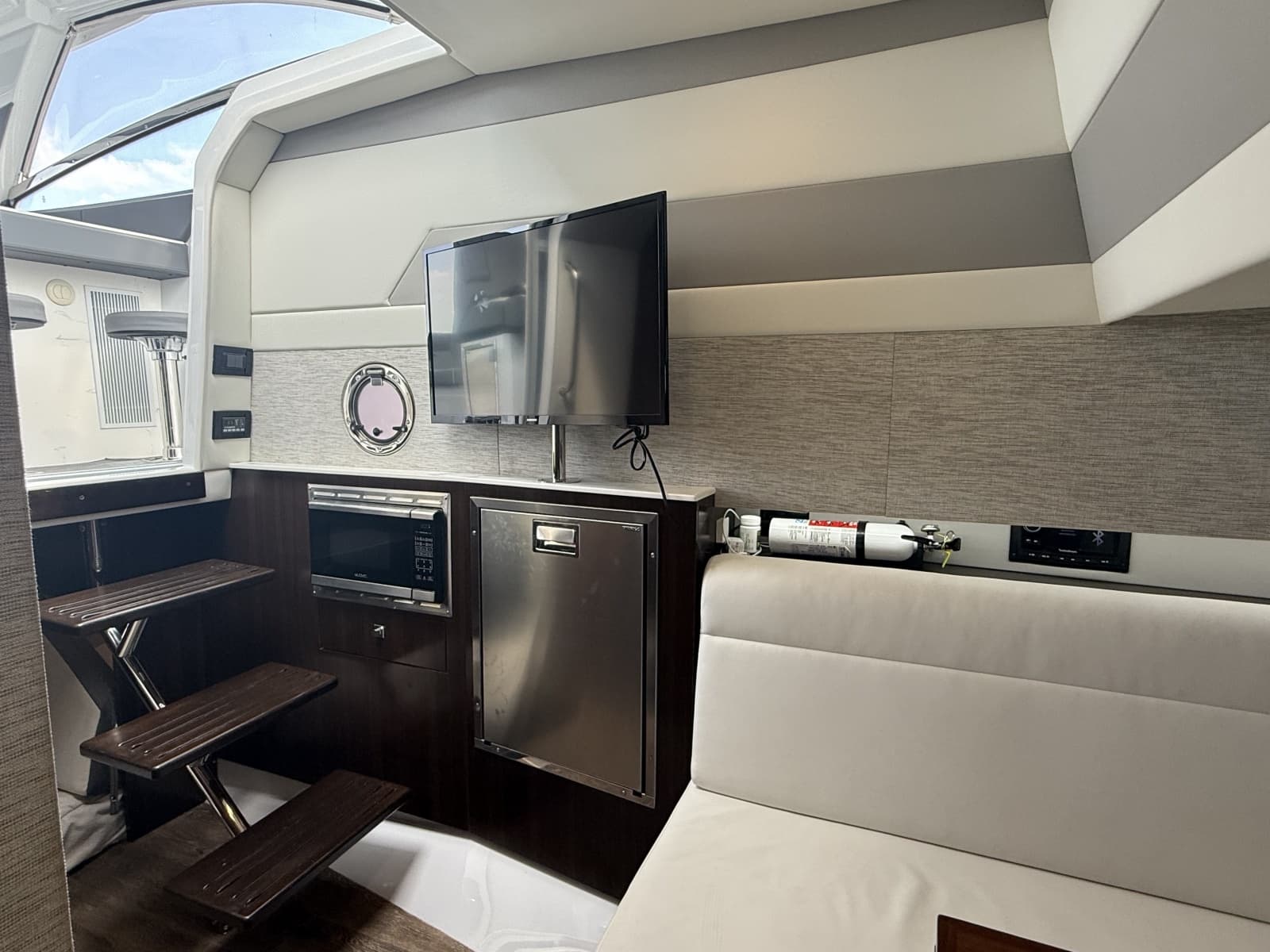 2021 Cruisers Yachts 42 GLS OB - Photo 31