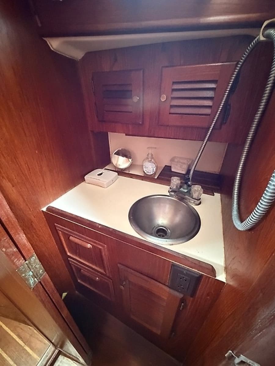 1986 Cape Dory  - Photo 10