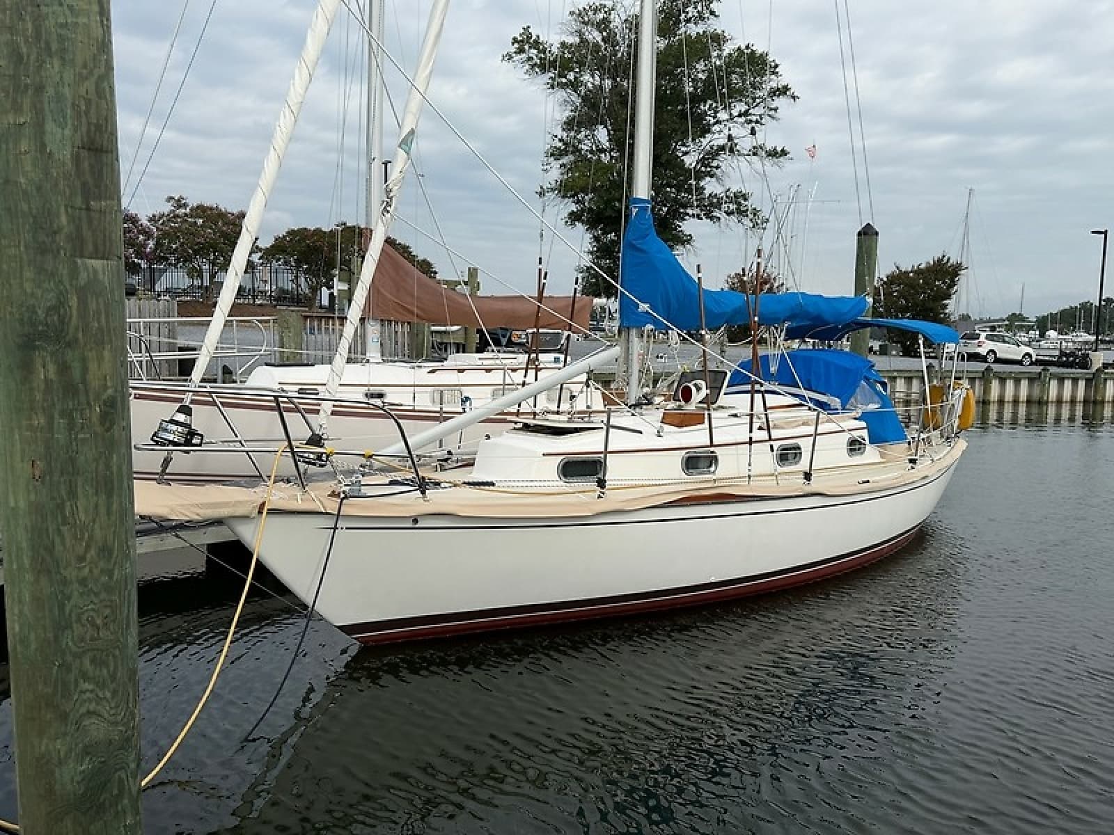 1986 Cape Dory  - Photo 1