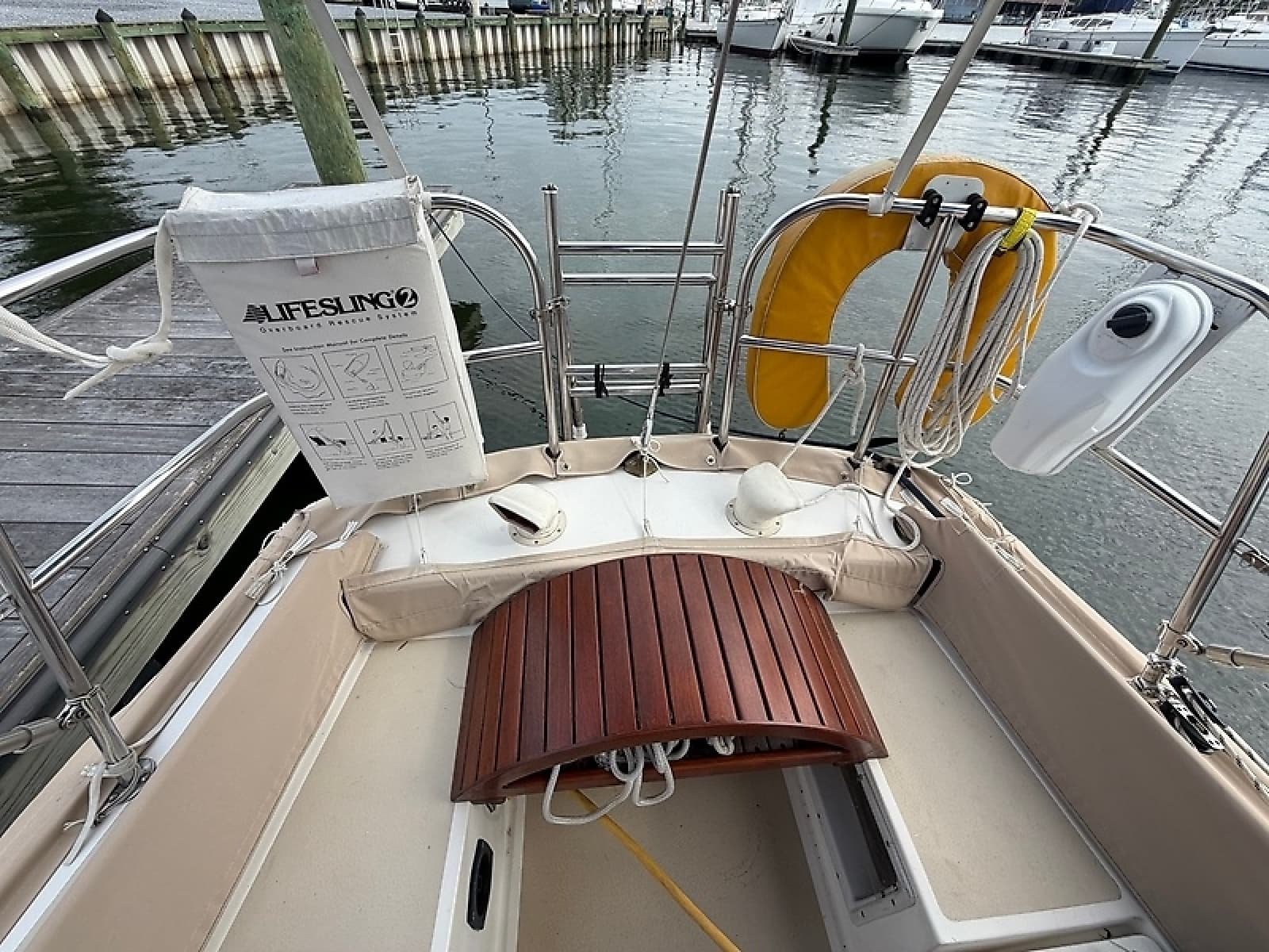 1986 Cape Dory  - Photo 2