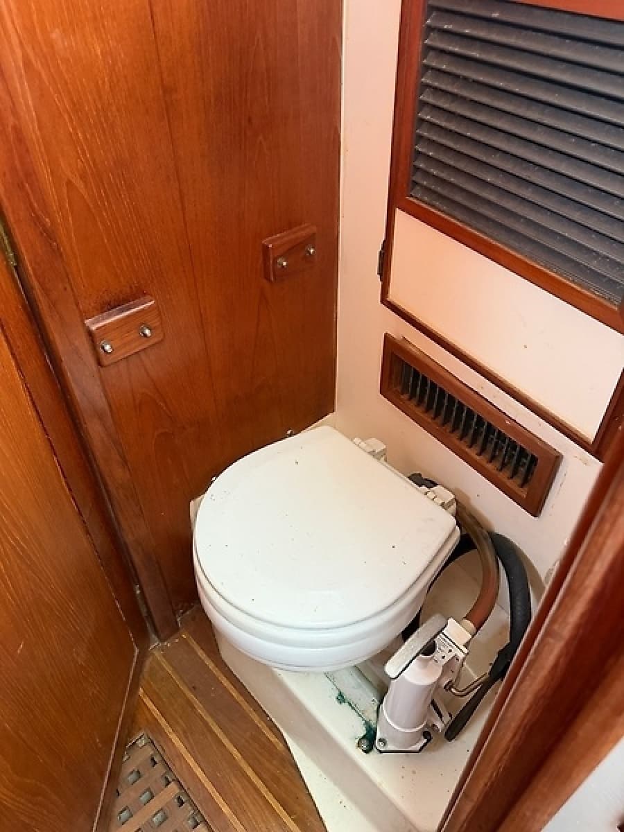 1986 Cape Dory  - Photo 11